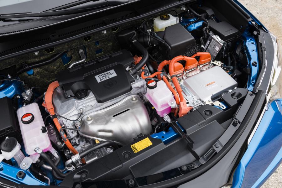  Toyota RAV4 Hybrid 2015 года  (US) (фото 29 из 51)